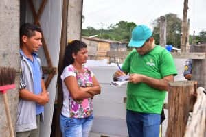 Imagem da notícia - Em menos de quatro horas, equipe do Governo do Amazonas atende 179 famílias do Monte Horebe para cadastro social