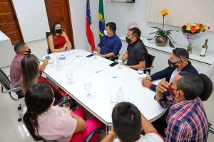 Imagem da notícia - Assistência social e cheia são tema de reunião entre Seas e prefeito e vereadores de Caapiranga