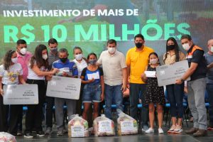 Imagem da notícia - Governo do Amazonas encerra a entrega do Auxílio Enchente em Parintins e beneficia quase 10 mil famílias no município