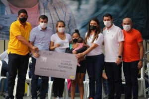 Imagem da notícia - Auxílio Estadual: Governo do Amazonas inicia entrega dos cartões a mais de 8 mil famílias de Parintins