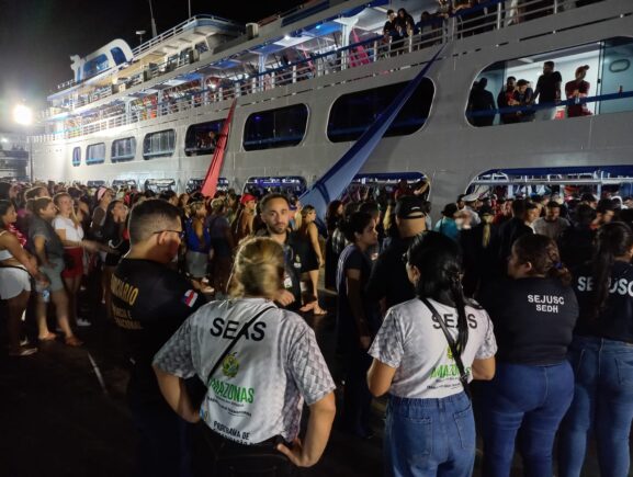 Festival de Parintins 2024: Seas faz abordagens nas embarcações para alertar sobre exploração sexual infantil