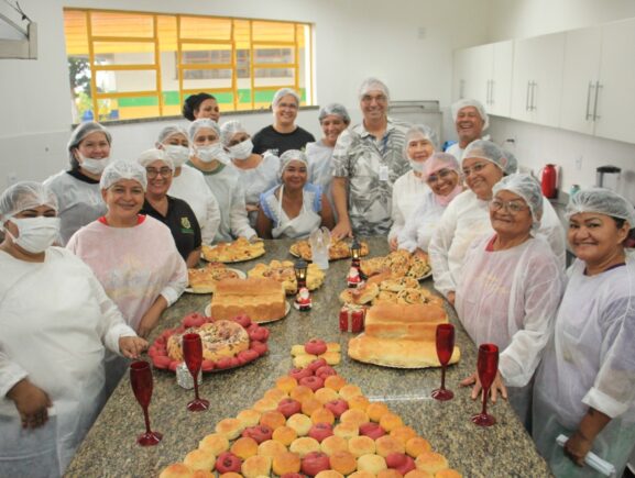 Projeto Padaria Artesanal realiza última aula de 2024 com receitas de pães natalinos